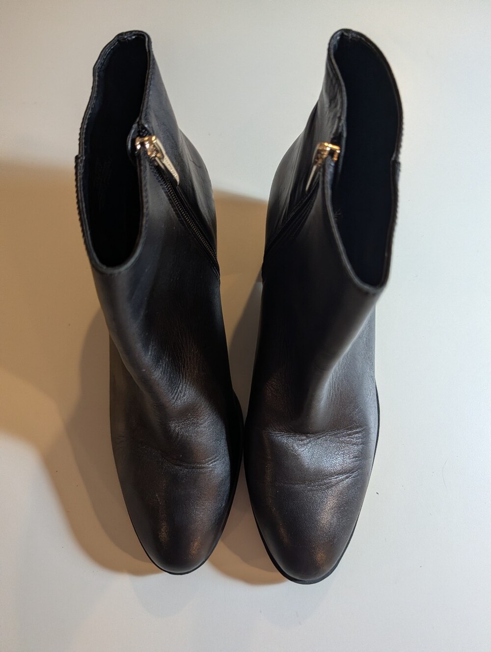 Vince Camuto Gaviren Black Leather Women's Ankle Boots with Side Zip Size 10